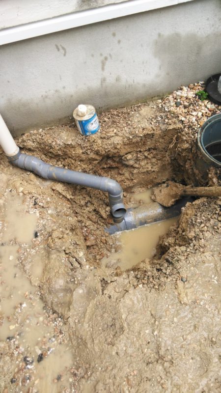 雨水管の接続工事1