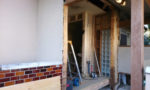 施工現場：玄関サッシの取替え写真