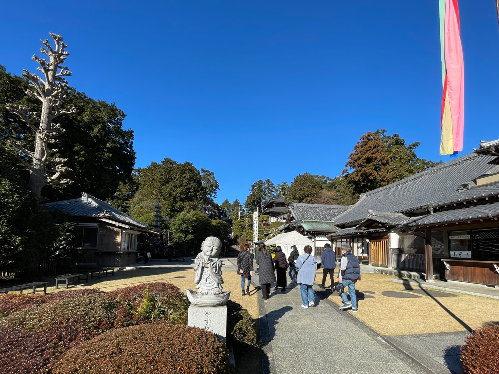 愛い地蔵様に出迎えられて