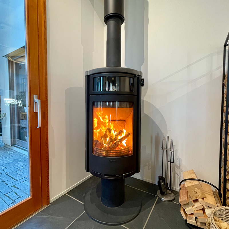 手間も楽しむ、薪ストーブのある暮らし