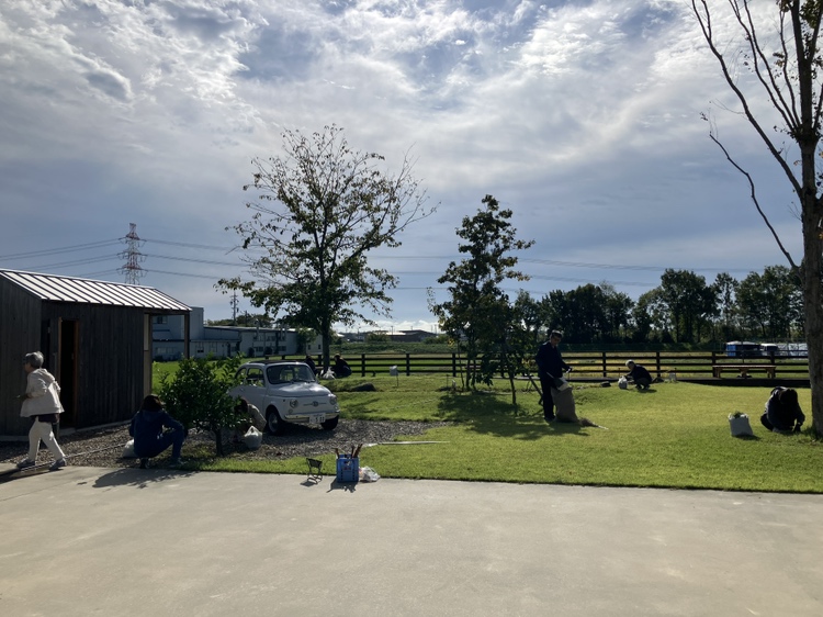 ハルキテラスを清掃：30周年 FAMILY TREE FESTIVAL 準備