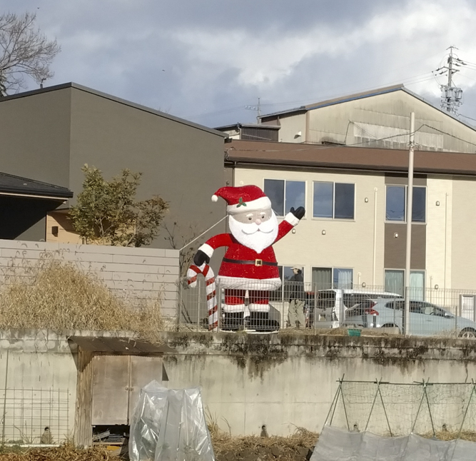 道中のサンタ